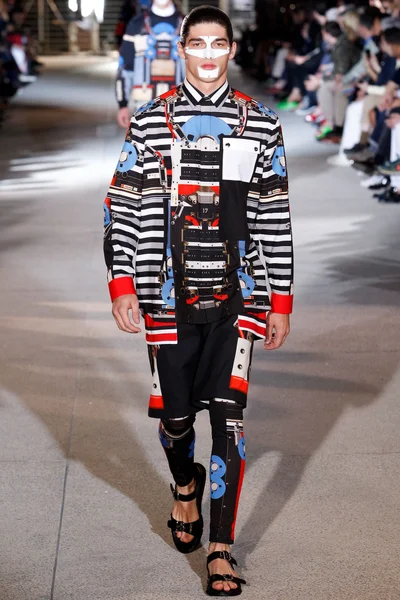 Look 24